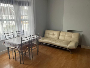 First floor 1 bed apartment with lounge and kitchen